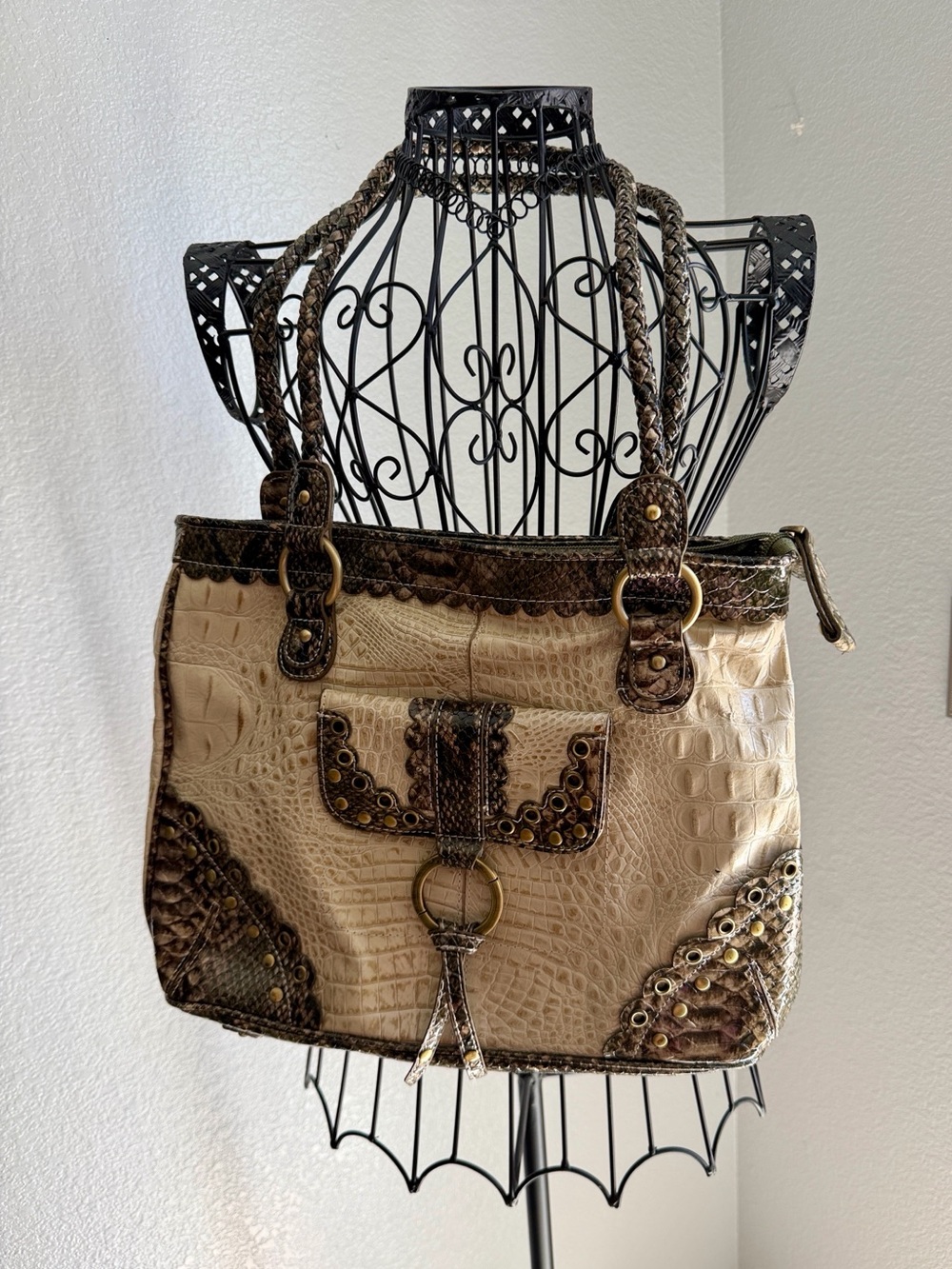 Women’s embossed faux Croc Bag in Beige and Brown. Many pockets zip closure